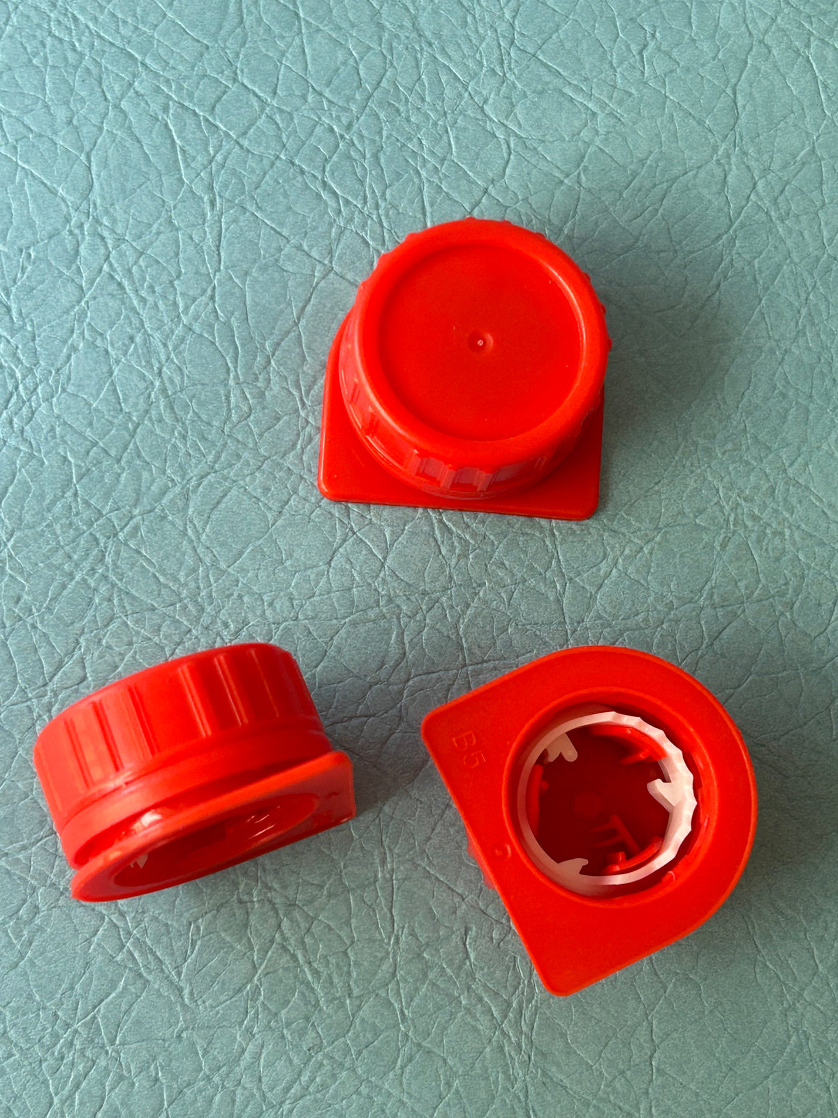 B3 cap